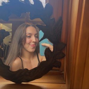 Meet your Posher, Mia